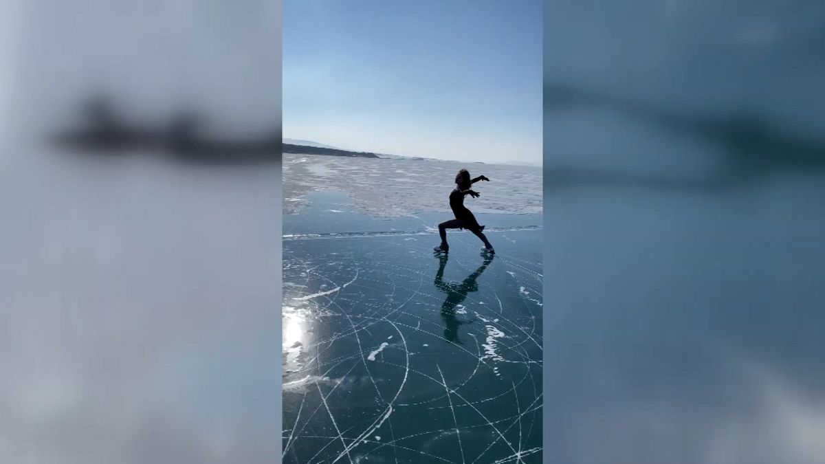 Artistik buz pateni milli sporcusu İklim Şentunalı