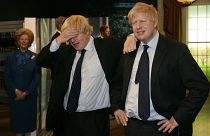 Boris Johnson posa al lado de su escultura de cera en Londres.