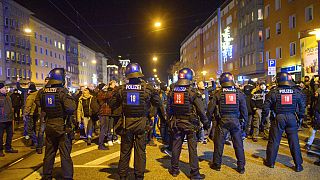 Polizei bei Corona-Protesten in Magdeburg - SYMBOLBILD