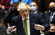 Boris Johnson während des Rededuells mit Oppositionschef Sir Keir Starmer