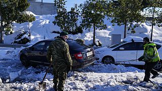 Αυτοκίνητα αποκλεισμένα στο χιόνι στην Αττική Οδό - φώτο αρχείου