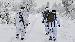Militares ucranianos na linha da frente na região de Donetsk