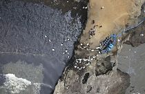 Εργασίες καθαρισμού στην προηγούμενη πετρελαιοκηλίδα στο Περού