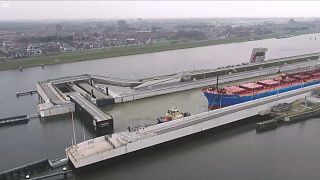 La esclusa de marítima de Ijmuiden, de da acceso al puerto de Ámsterdam, Países Bajos 27/1/2022