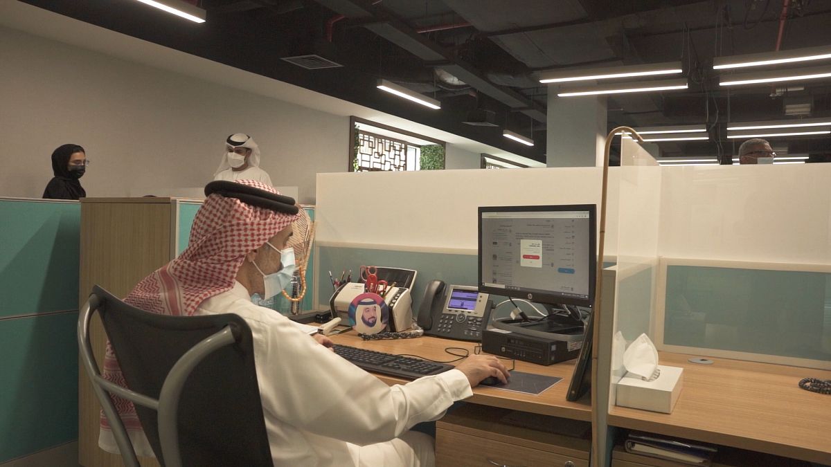 Dubai'de aileler, okullar ve şirketler haftada 4 buçuk gün çalışma kararını nasıl karşıladı?