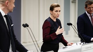 "Hallo zum alten Leben": Die dänische Ministerpräsidentin verkündet die frohe Botschaft.