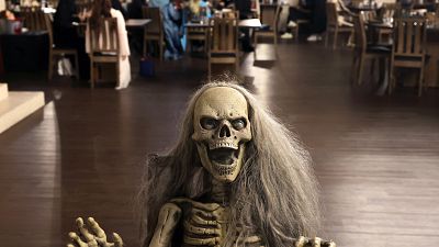 Mal was anderes, ein Restaurant mit Skeletten und Zombies in der saudischen Hauptstadt Riad.