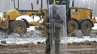 Polonia levanta "un muro inutil", según activistas de la frontera