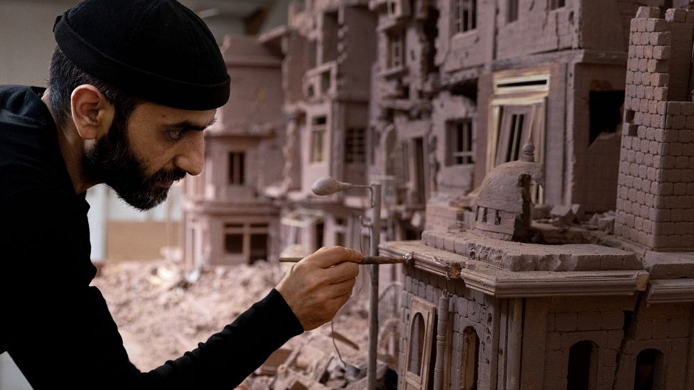 syrian-artist-exiled-in-paris-denounces-dictatorship-with-sculpture