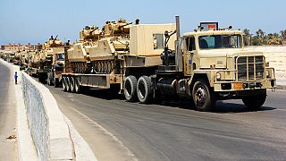 شاحنات عسكرية تحمل دبابات عسكرية في العريش، بشمال شبه جزيرة سيناء المصرية، 9 أغسطس / آب 2012