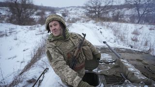 یک سرباز اوکراینی در مرز لوهانسک