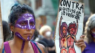 تصاویری از اروگوئه؛ ابراز همبستگی با دختر قربانی تجاوز گروهی