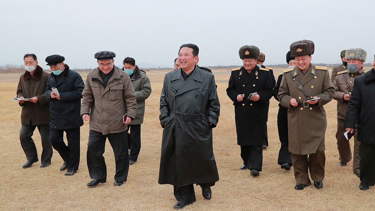 الزعيم الكوري الشمالي كيم جونج أون في مقاطعة هامجو في صورة غير مؤرخة نشرتها وكالة الأنباء المركزية الكورية يوم 28 يناير كانون الثاني 2022