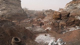Burkina Faso : le dur labeur dans la mine de granit de Pissy