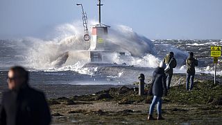 Avrupa'nın kuzeyinde etkili olan şiddetli fırtınada 3 kişi yaşamını yitirdi