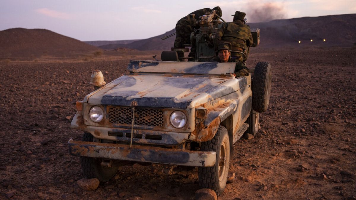 جنود جبهة البوليساريو خلال تمرين إطلاق نار بالقرب من مهيرس، الصحراء الغربية، الأربعاء 13 أكتوبر 2021.