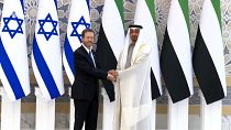 Presidente de Israel, Isaac Herzog, junto con Mohammed bin Zayed Al Nahyan, principe heredero de Abu Dabi.