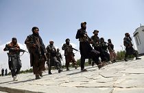 Başkent Kabil'de devriye gezen Taliban üyeleri