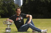 Рафаэль Надаль с трофеем Australian Open