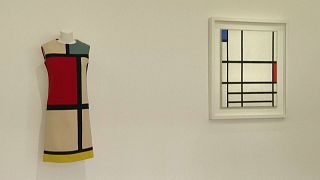 Diálogo entre un vestido de Yves Saint Laurent y un cuadro de Piet Mondrian en el Centro Pompidou