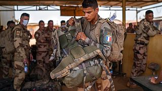 Des soldats français de la force Barkhane quittant leur base à Gao, au Mali, le 9 juin 2021.