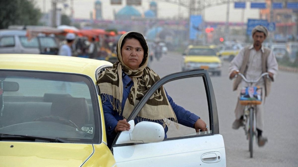 اولین راننده تاکسی زن افغانستان به اروپا پناهنده شد