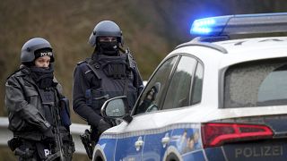 Спецоперация на месте убийства двух полицейских на западе Германии