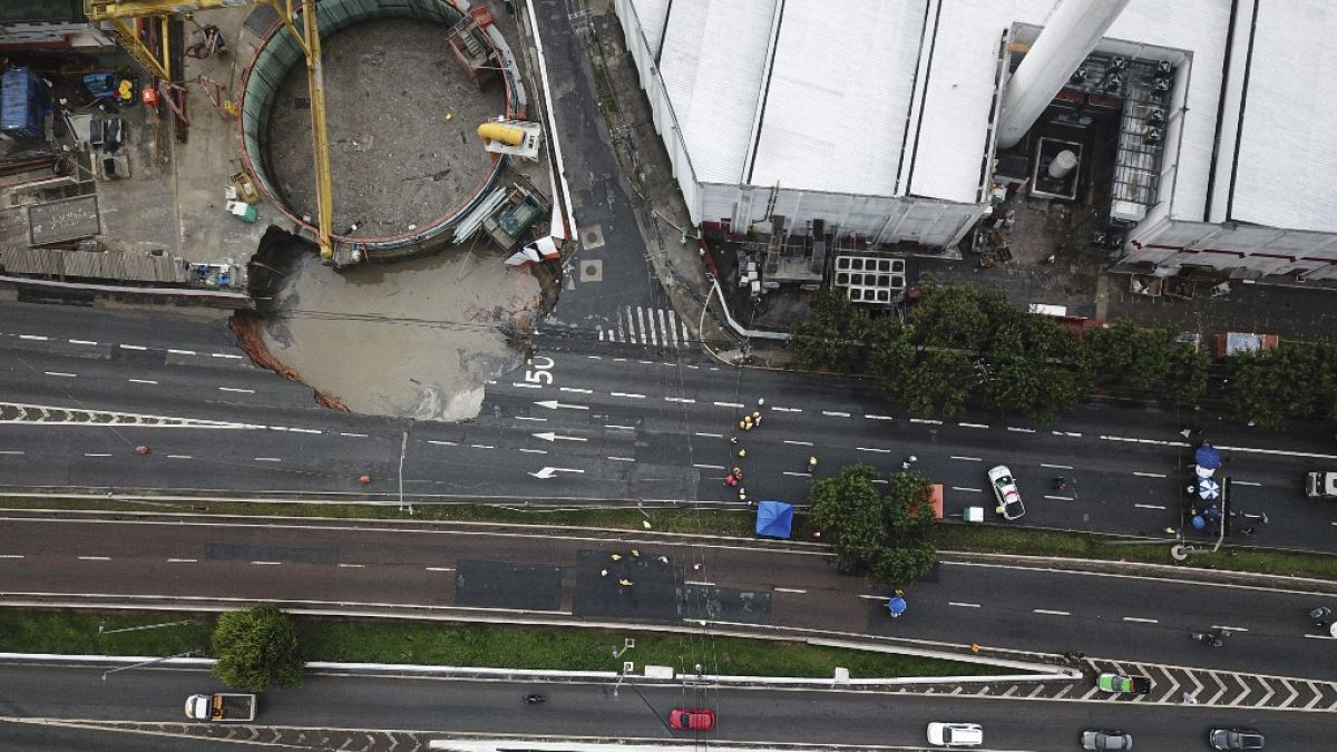 Cratera provocada por acidente nas obras do metro de São Paulo