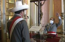 El presidente peruano, Pedro Castillo, toma juramento al nuevo primer ministro, Héctor Valer