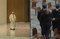 ویدئو؛ مردی با فریاد اعتراضی خود نظم جلسه هفتگی موعظه پاپ را بر هم زد