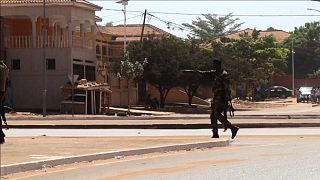 جندي  في دورية قرب القصر الجمهوري في بيساو،عاصمة غينيا بيساو 01/02/2022