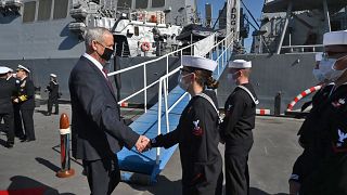 وزير الدفاع الإسرائيلي يزور مقر الأسطول الخامس الأمريكي في البحرين