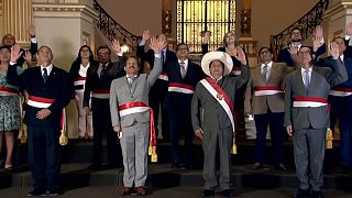 El presidente peruano, Pedro Castillo, con los miembros de su nuevo ejecutivo