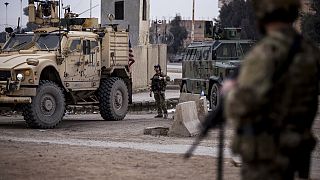 Soldados dos EUA montam guarda em Hassakeh, nordeste da Síria, quinta-feira, 27 de janeiro de 2022.