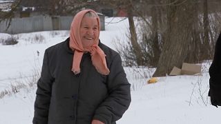 شاهد: السكان يعيشون بشكل عادي ولا يخشون الحرب في قرية ستريليكا الأوكرانية