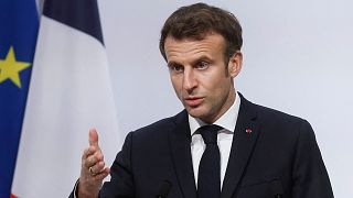 Le président français, Emmanuel Macron, en déplacement à Tourcoing, dans le nord de la France, le 2 février 2022