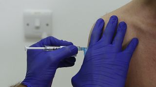 Испытания американской вакцины от коронавируса Novavax в Лондоне