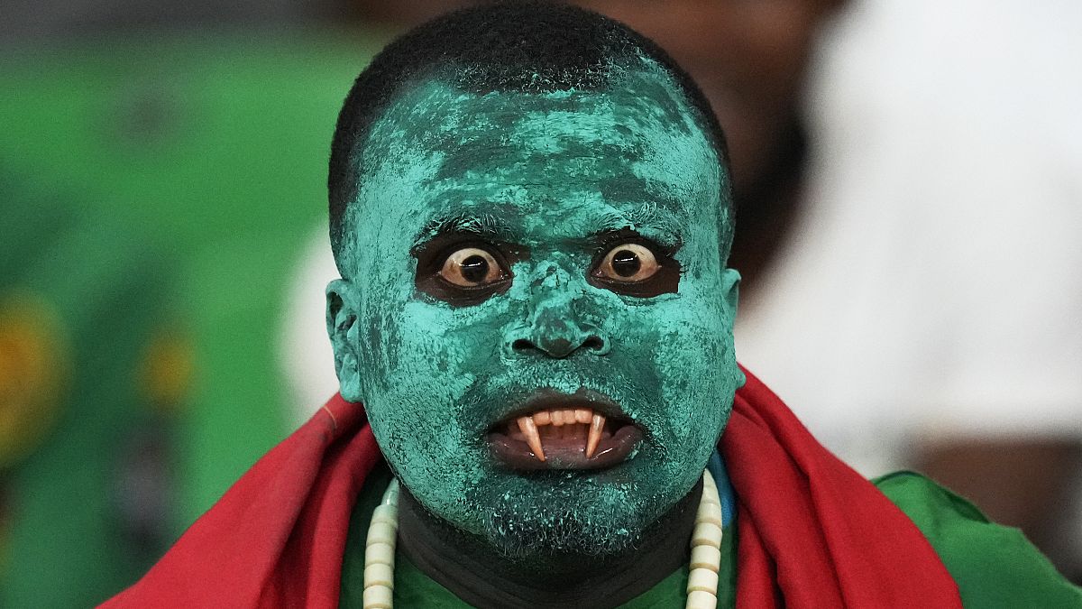 Un supporter camerounais lors de la demi-finale perdue face à l'Egypte (3 janvier 2022)