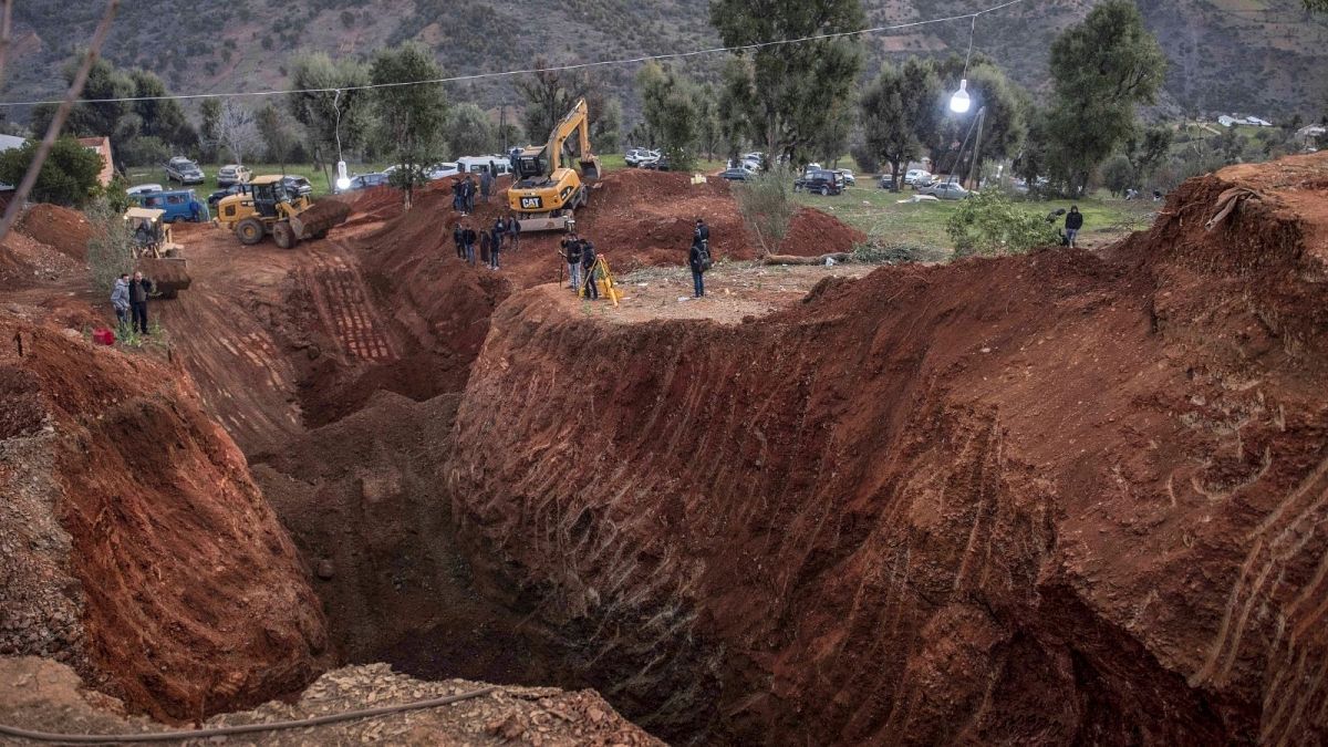عملیات نجات پسربچه مراکشی که به درون چاهی تنگ و عمیق سقوط کرد