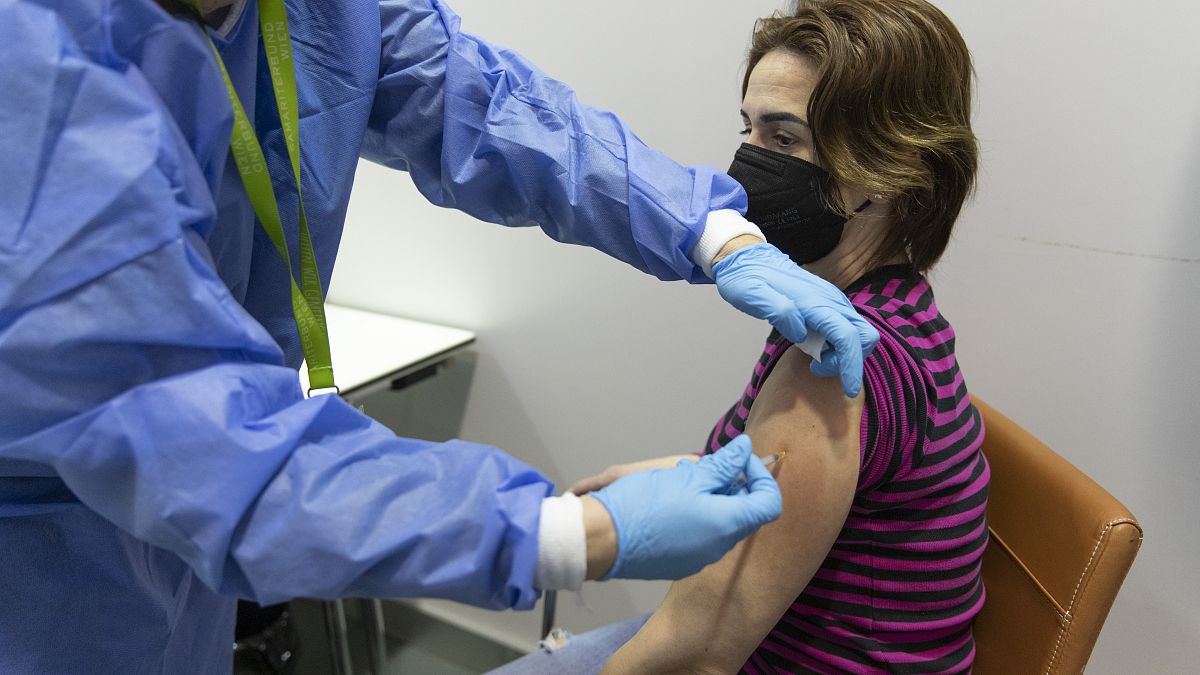 ابتداء من السبت الخامس من شباط/فبراير  ٢٠٢٢.. التطعيم الإجباري ضد "كوفيد-19" يصبح ساريا للتنفيذ