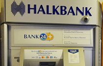 Halkbank 1976 tarihli Bağımsız Yabancı Devlet Dokunulmazlığı Yasası kapsamında olduğu için Amerikan mahkemelerinin bankayı yargılamaya hakkı olmadığını savunuyor