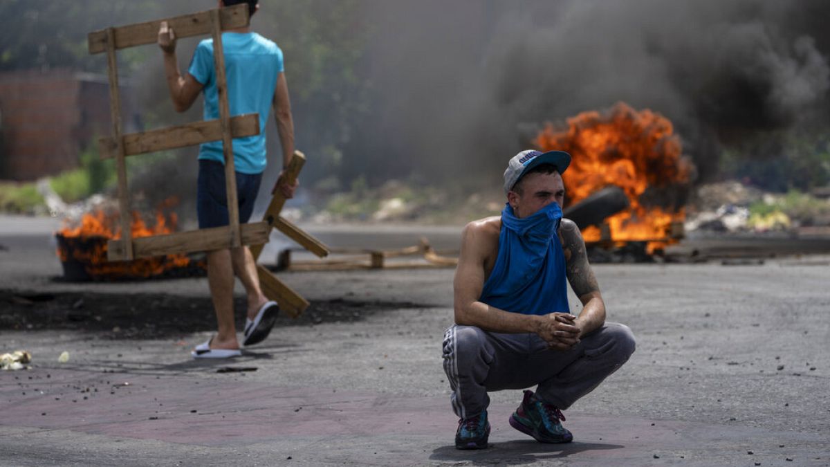 Residents of Argentinian capital block roads in protest over 'killer' cocaine arrests