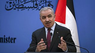 Le Premier ministre palestinien Mohammad Shtayyeh lors d'une conférence de presse à Ramallah en Cisjordanie, jeudi 9 décembre 2021.