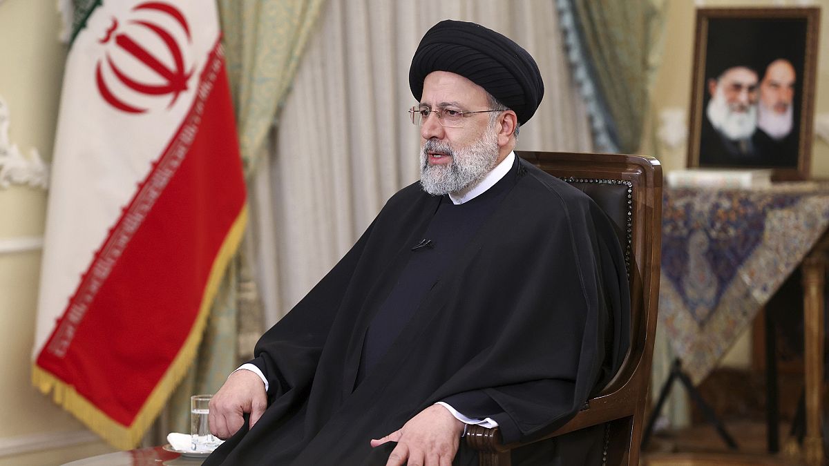 الرئيس الإيراني إبراهيم رئيسي يتحدث في مقابلة تلفزيونية في طهران - إيران. 2022/01/25