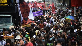 Un momento delle manifestazioni a Rio de Janeiro, per denunciare la morte del rifugiato congolese Moïse Kabagambe. Mobilitazioni anche a San Paolo, Brasilia e in altre città