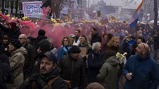 Hollandia: ezrek tüntettek a korlátozások ellen