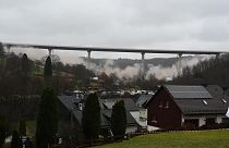تخریب کنترل شده پل ۴۸۵ متری در آلمان با مواد منفجره
