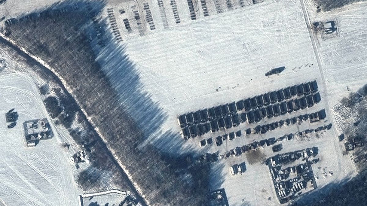 Rusya'nın Ukrayna sınırına asker yığınağı yaptığını gösteren uydu görüntüleri yayımlandı