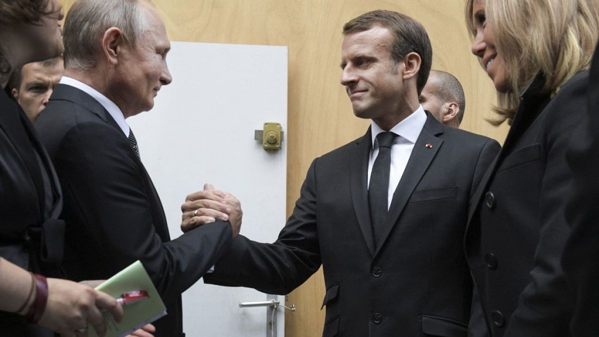 Rusya Devlet Başkanı Vladimir Putin (solda) ve Fransa Cumhurbaşkanı Emmanuel Macron