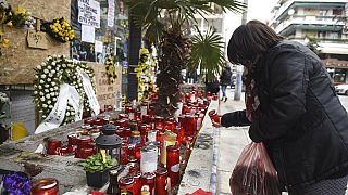 Αυτοσχέδιο μνημείο προς τιμήν του δολοφονηθέντα Άλκη στη Θεσσαλονίκη